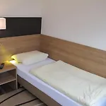 بيت ضيافة Landgasthof Loewen Rottenburg am Neckar